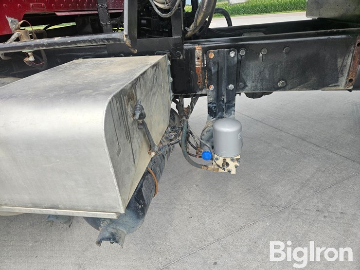 2020-peterbilt-389-image-19