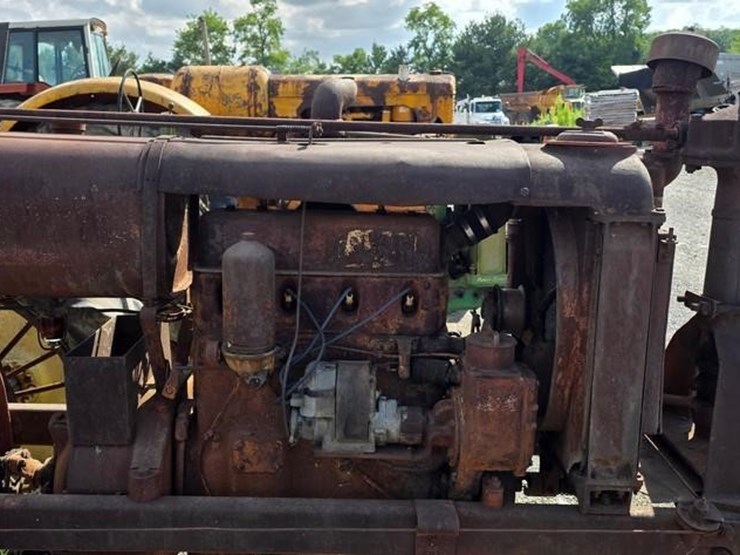 farmall-f20-tractor-(not-running)-image-7