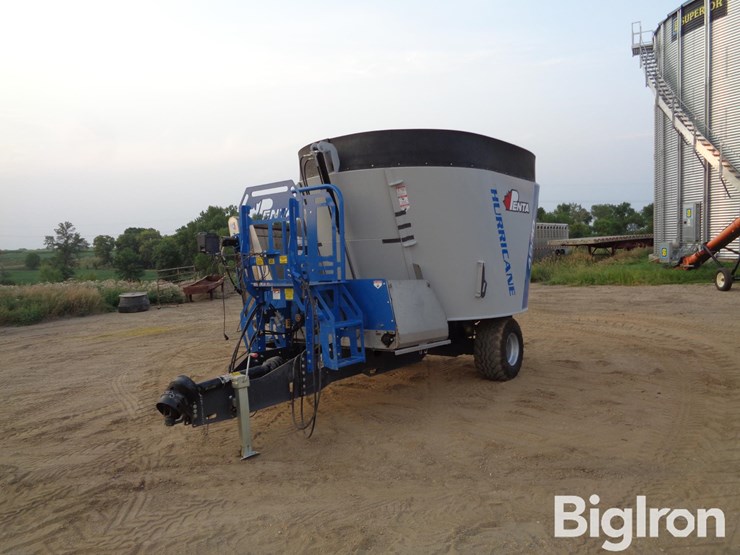 2024-penta-hurricane-4930-tmr-mixer-feed-wagon-image-1