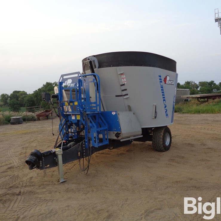 2024 Penta Hurricane 4930 TMR Mixer Feed Wagon