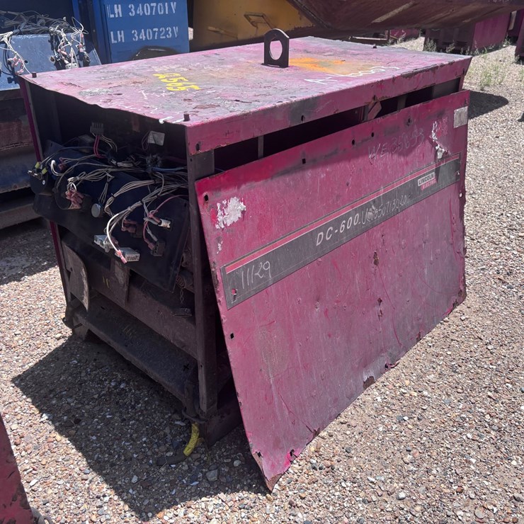 #2565 • LINCOLN ELECTRIC DC-600 WELDING MACHINE | FOR PARTS/REPAIRS