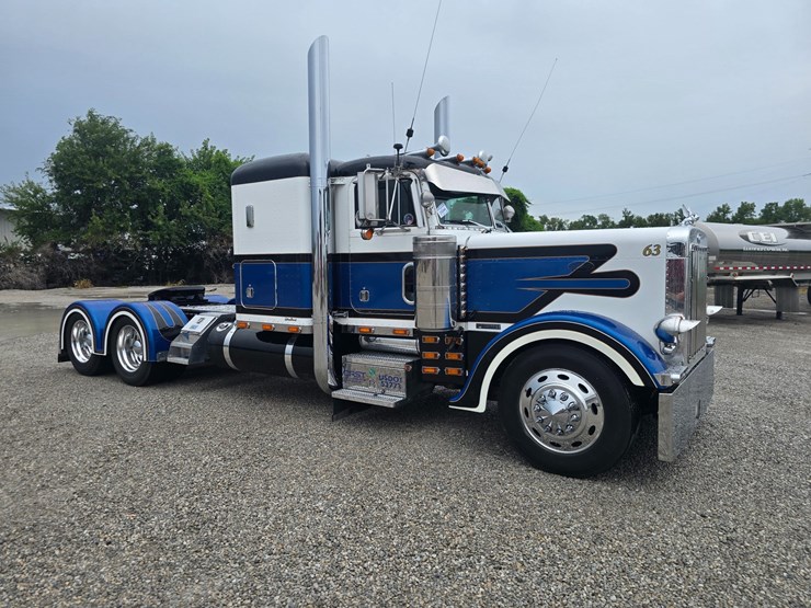 2000-peterbilt-379-image-26