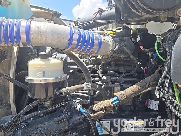 2018-peterbilt-348-image-48