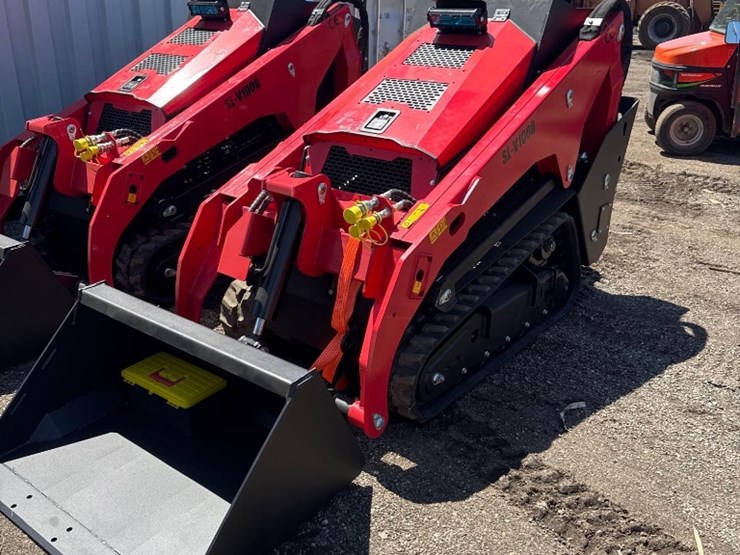 new-sdlool-co-kubota-diesel-stand-on-skidloader-model-sl-v1000-image-1