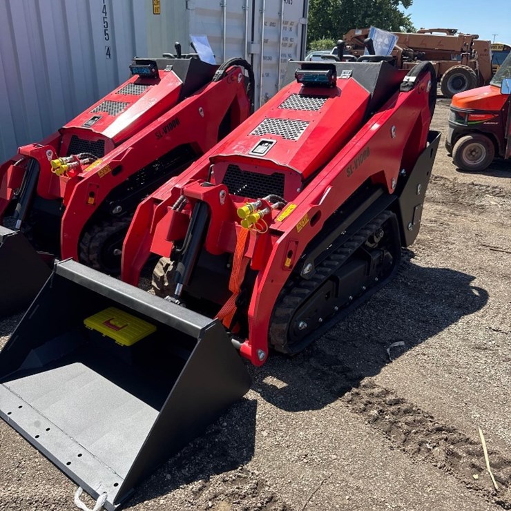 New SDLOOL Co KUBOTA DIESEL Stand-On Skidloader Model SL-V1000