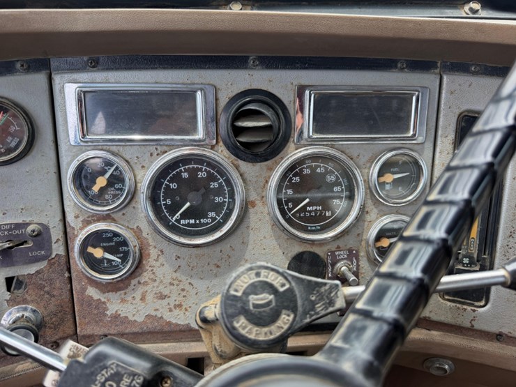 1997-ford-lt9000-image-11