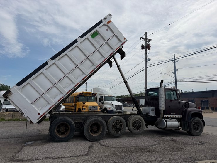 1997-ford-lt9000-image-2