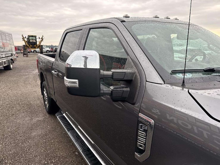 2021-ford-f250-lariat-image-27