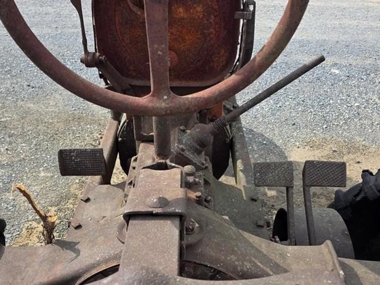 farmall-f20-tractor-(not-running)-image-20