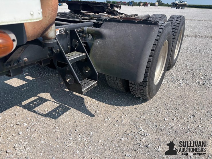2004-caterpillar-10-image-17
