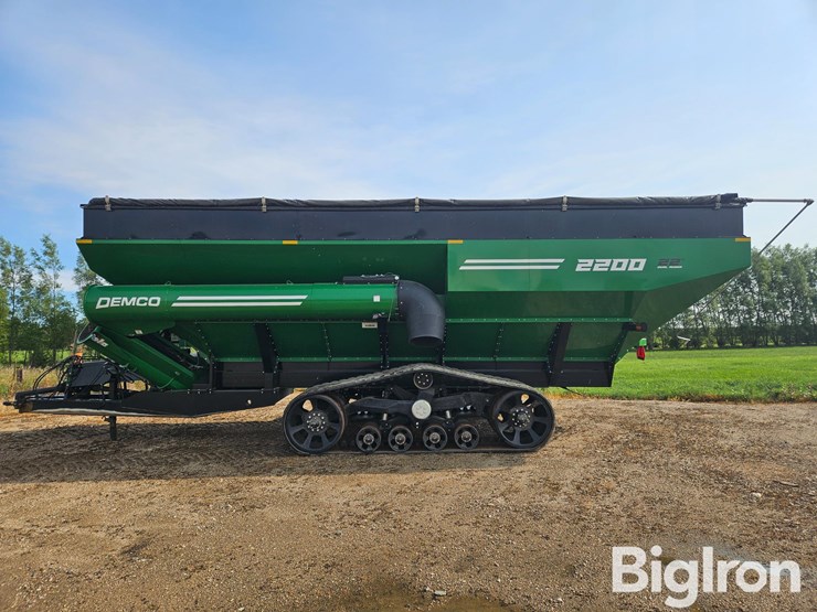 2022-demco-2200-grain-cart-image-8