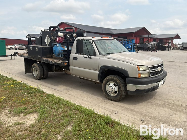 2006-chevrolet-3500-image-3