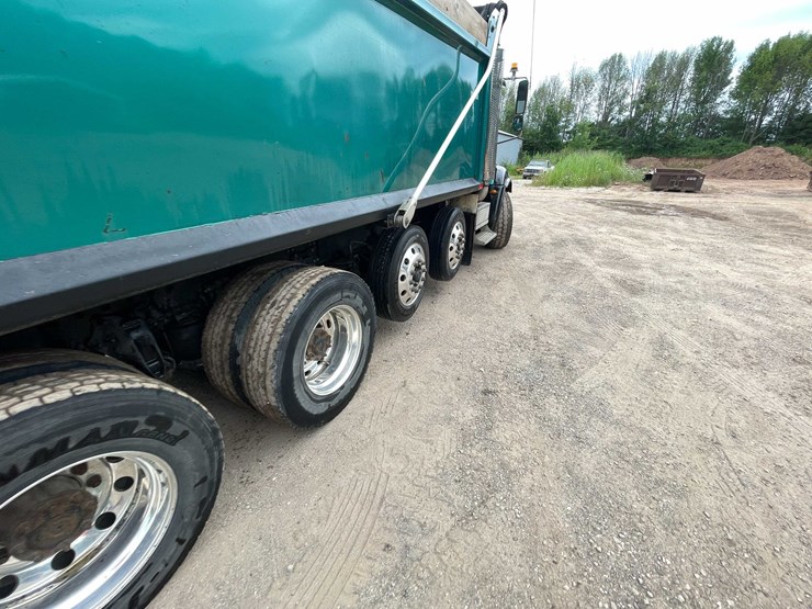 #142-•-2005-freightliner-dump-truck-(title-in-delay)-(denmark,-wi)-image-31