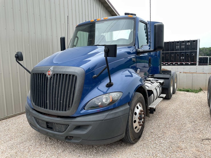 #108-•-2020-international-semi-tractor-(has-wi-title)-(denmark,-wi)-image-1