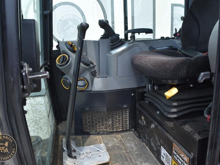 2024-jcb-35z-1-image-42