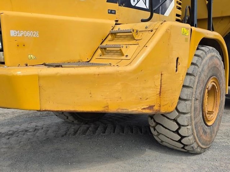 2011-caterpillar-740-image-6