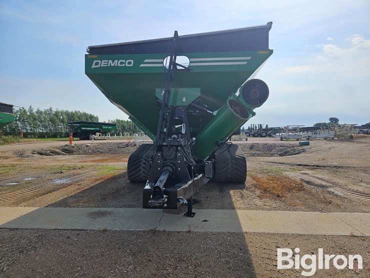 2023-demco-2200-grain-cart-image-2