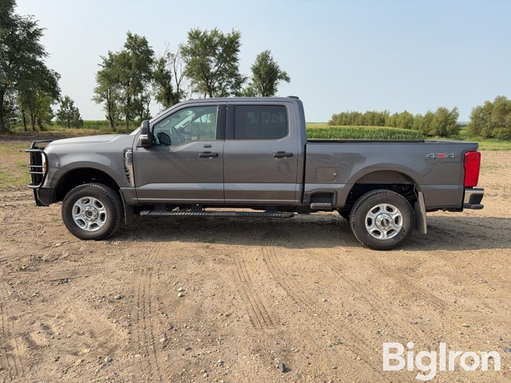 2025-ford-f350-image-8