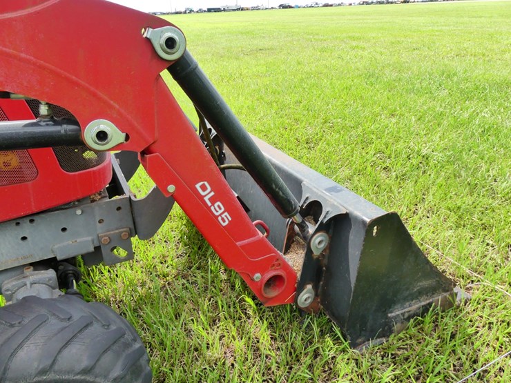 massey-ferguson-gc1705-image-12