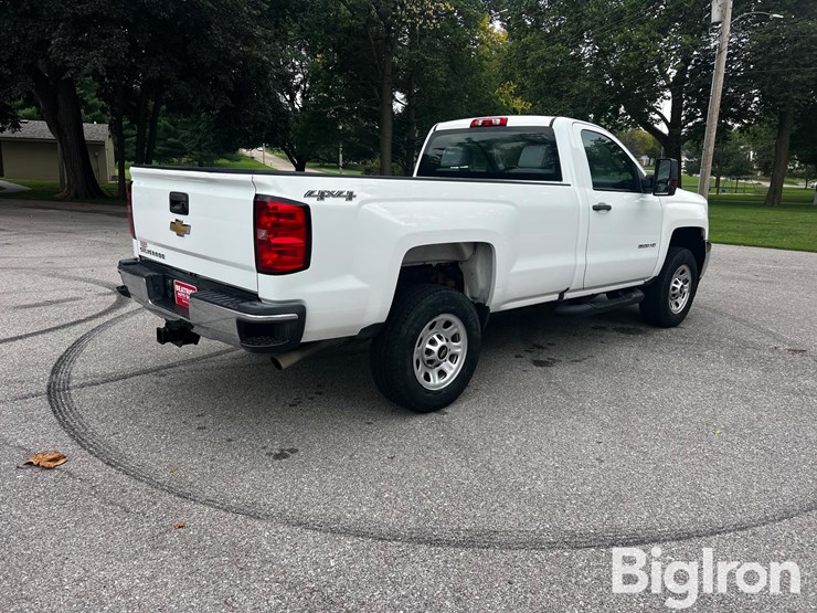 2016-chevrolet-3500-image-5