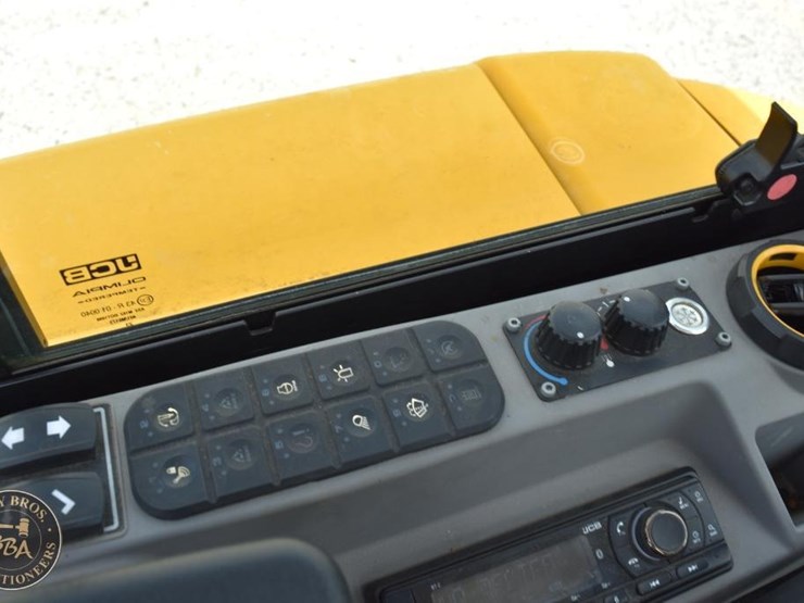 2024-jcb-35z-1-image-48