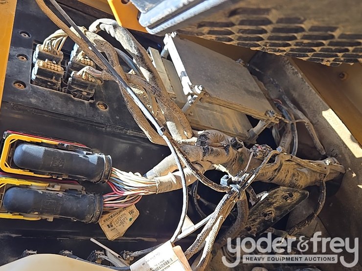 2019-caterpillar-336-image-30
