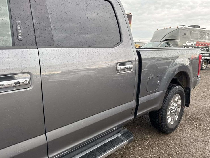 2021-ford-f250-lariat-image-11