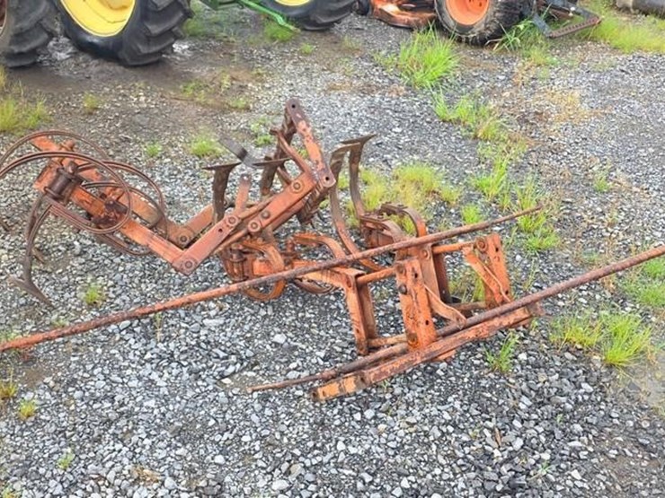 allis-chalmers-ca-tractor-w/cultivators-(runs)-image-13