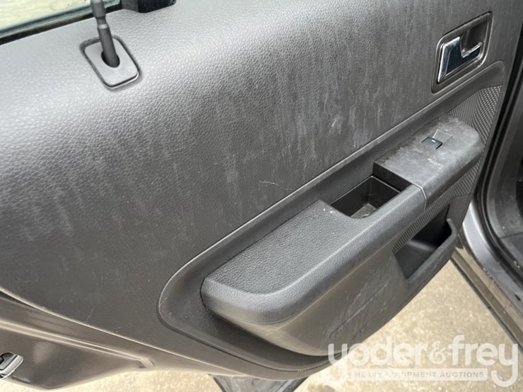 2010-ford-edge-image-29