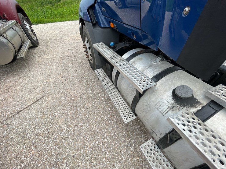 #108-•-2020-international-semi-tractor-(has-wi-title)-(denmark,-wi)-image-60