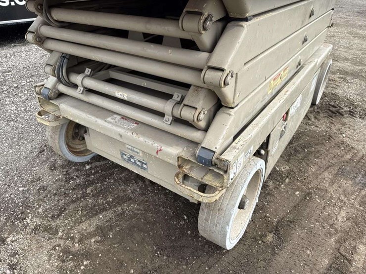 2000-jlg-2646e2-image-5