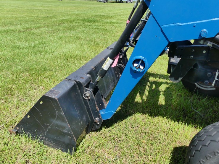 new-holland-4835-image-11