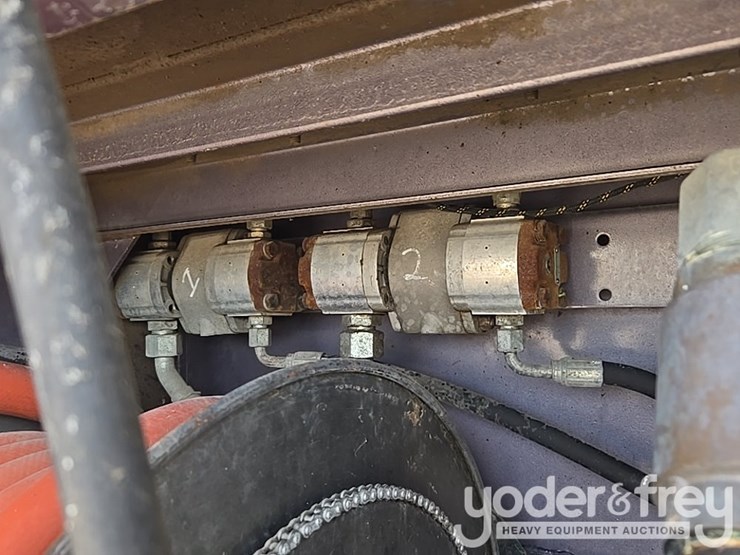 2012-peterbilt-348-image-43