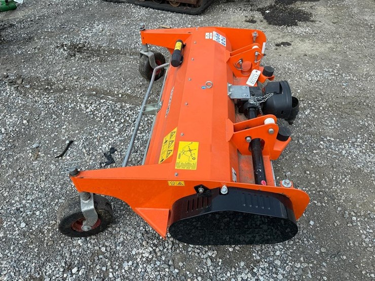 2016-kubota-f2680-image-4