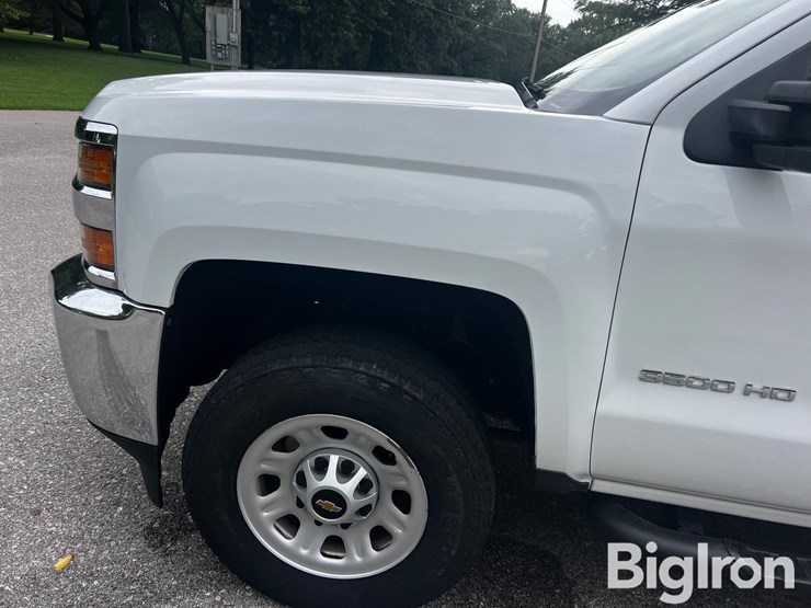 2016-chevrolet-3500-image-14