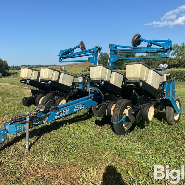 1993 KINZE 2200