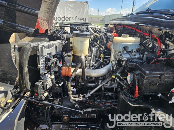 2021-chevrolet-silverado-5500hd-image-37