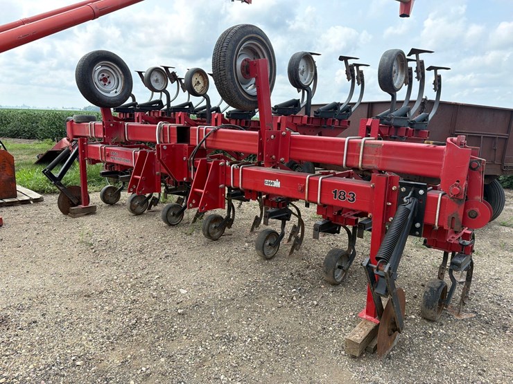 case-ih-1830-image-1