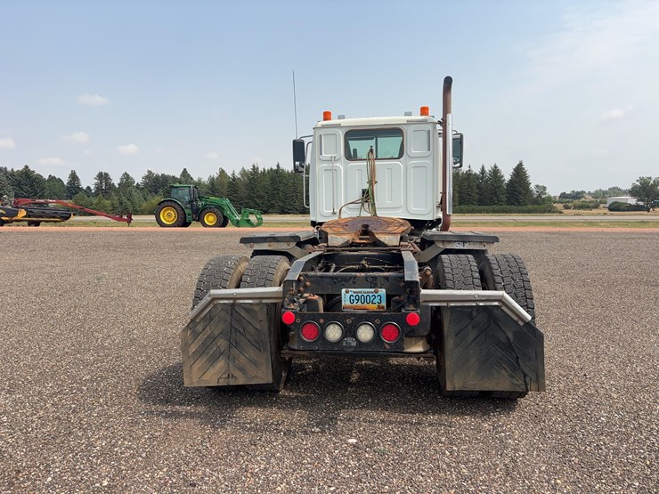 2015-western-star-w4700-semi-image-6