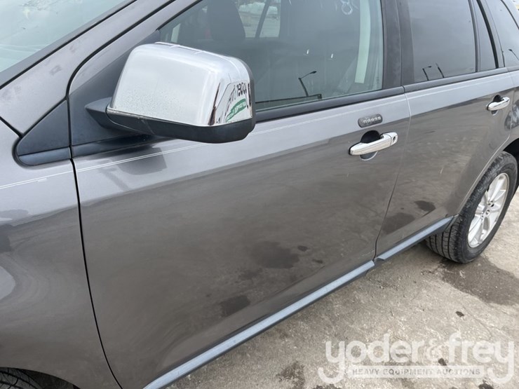 2010-ford-edge-image-13