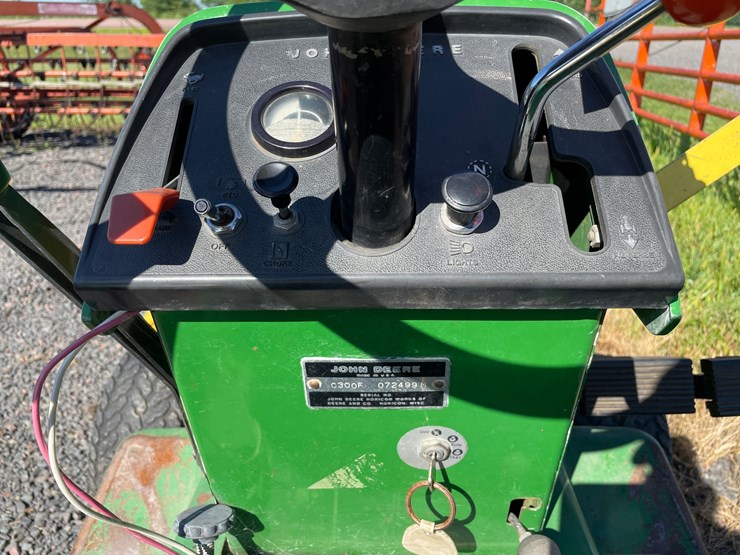 john-deere-300-image-28