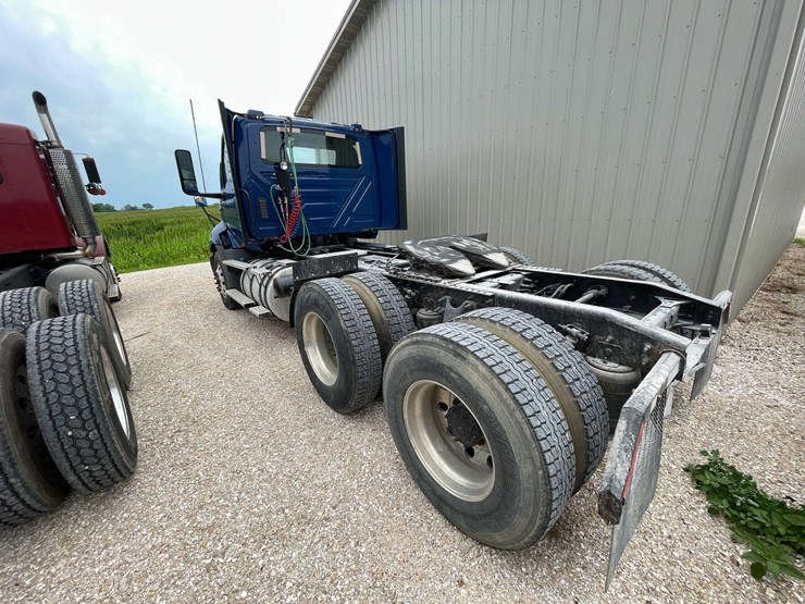 #108-•-2020-international-semi-tractor-(has-wi-title)-(denmark,-wi)-image-7