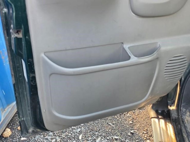 2001-chevrolet-express-3500-image-46