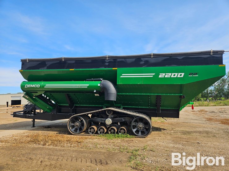 2023-demco-2200-grain-cart-image-8