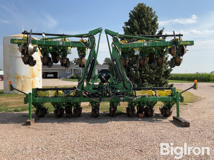 john-deere-1720-image-2