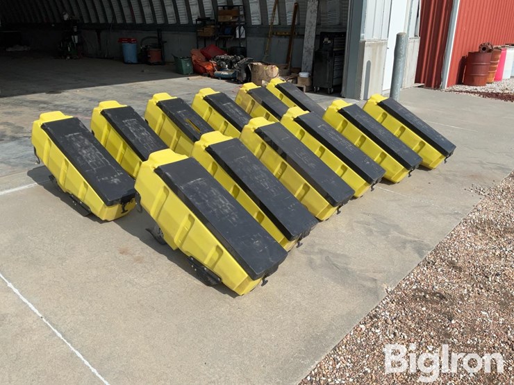 john-deere-3-bushel-poly-seed-boxes-image-3