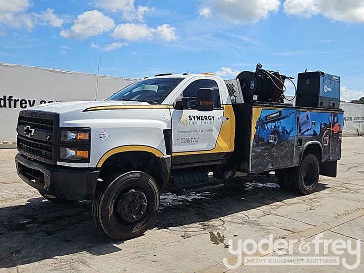 2021-chevrolet-silverado-5500hd-image-1