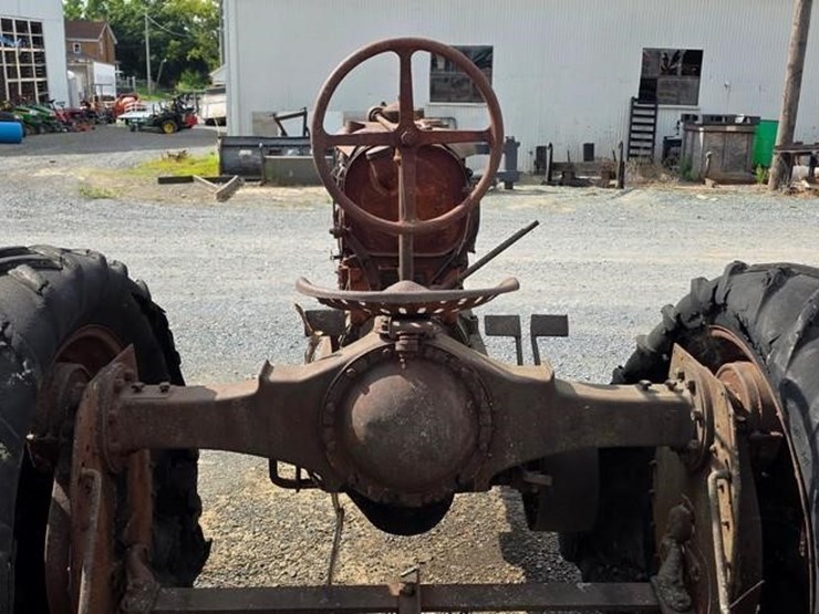 farmall-f20-tractor-(not-running)-image-11