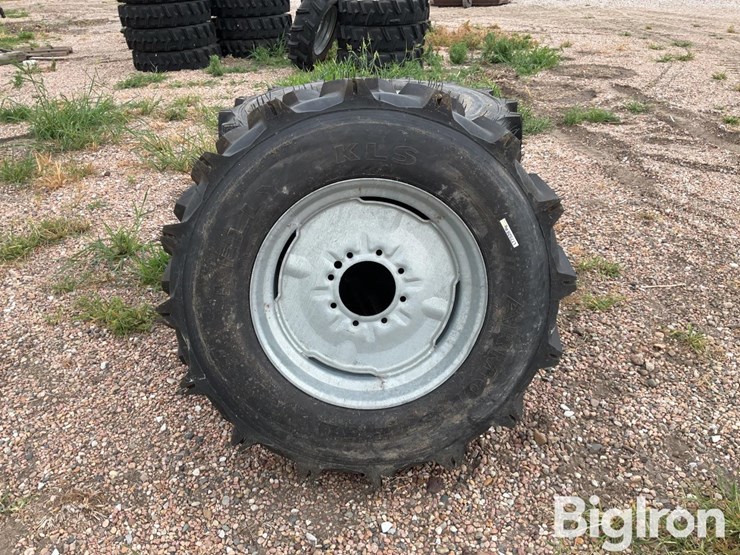 recapped-11r24.5-pivot-tires-&-rims-image-2
