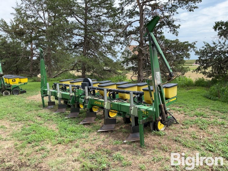 john-deere-12-image-1